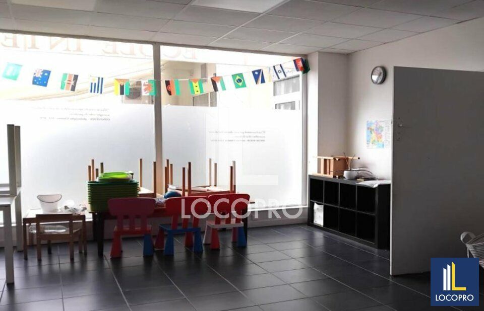 Location local commercial 131 m² non divisibles