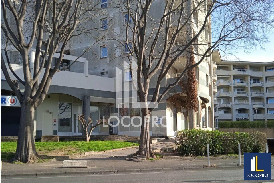Location local commercial 261.83 m² non divisibles