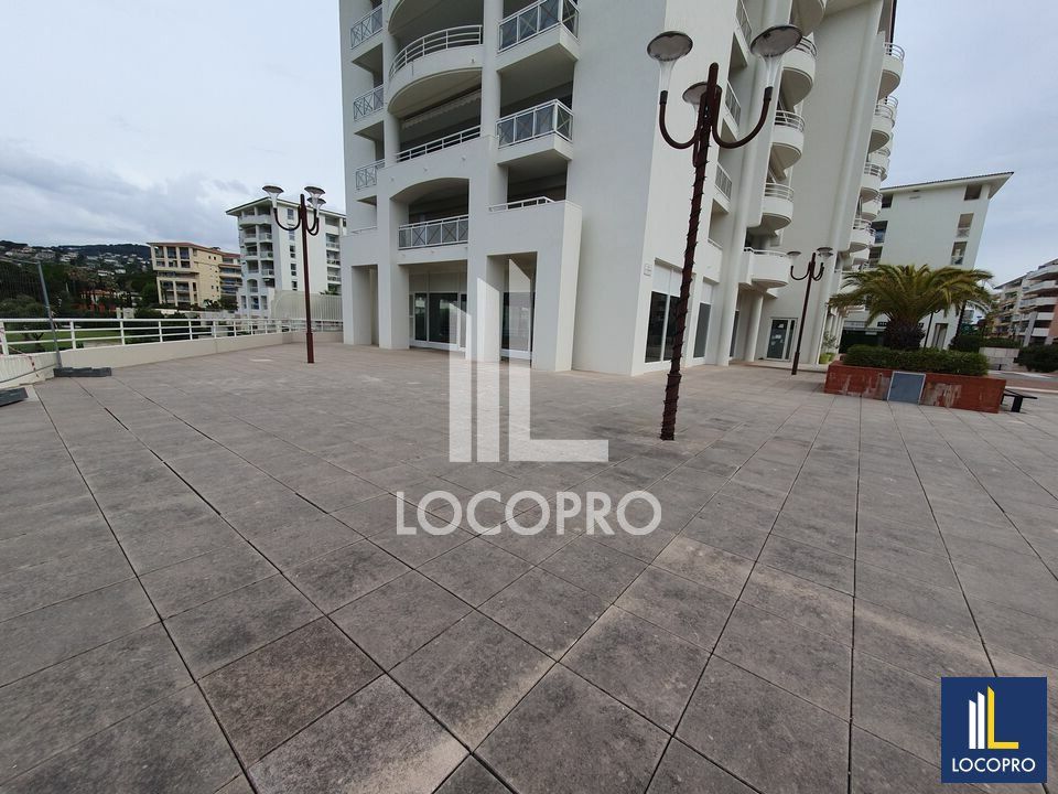 A LOUER - LOCAL COMMERCIAL - 240 M2 - ANTIBES LES PINS / PARC EXFLORA