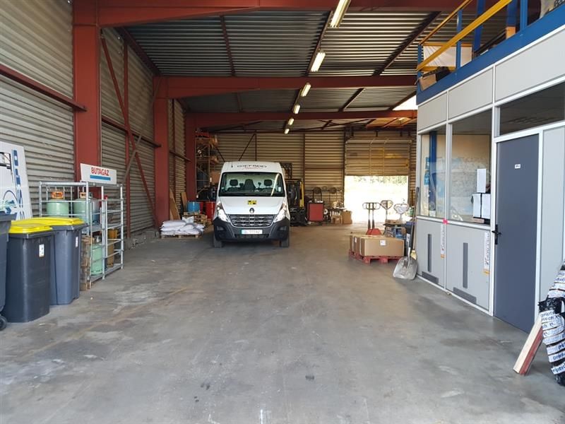 Location local d''activites 635 m² non divisibles