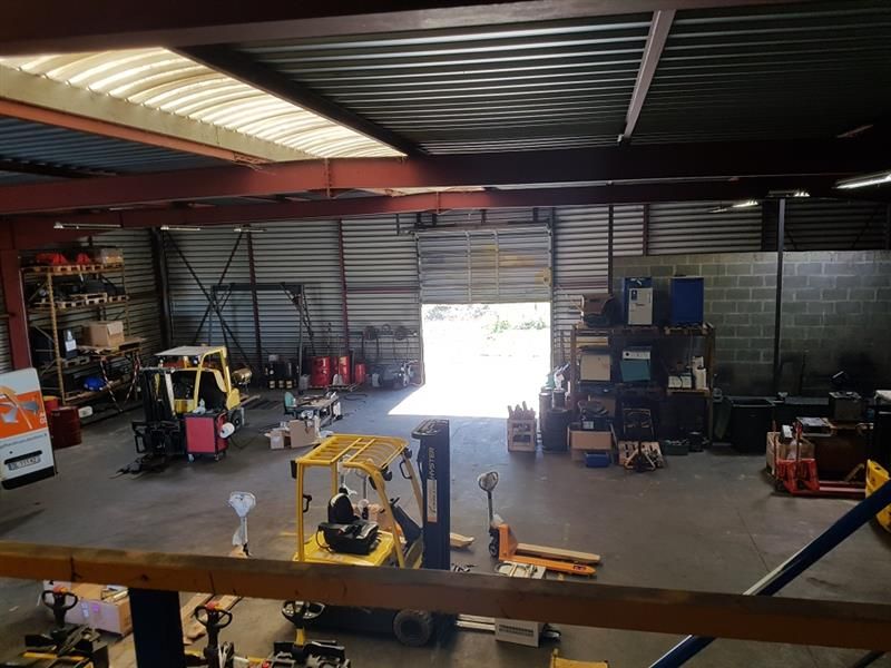 Bâtiment d'activités d'environ 635 m² à louer au Nord de Tours - proche A10