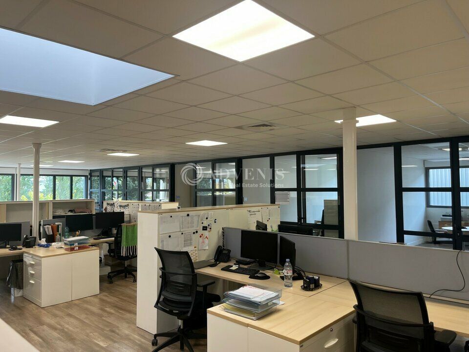 Bureaux d'environ 830 m², à louer sur axe passager de Tours Nord