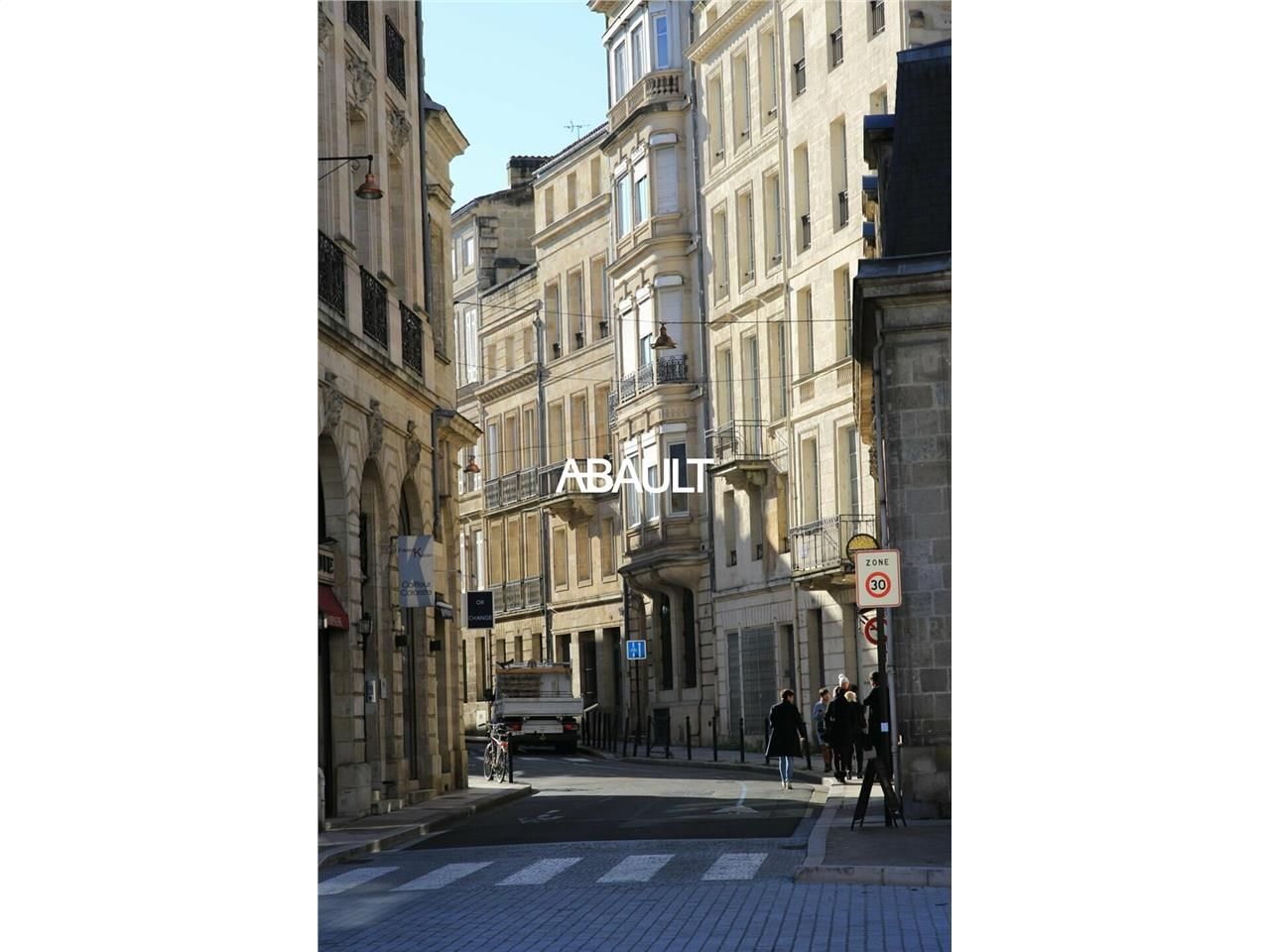 SAINT PAUL, LOCAL COMMERCIAL OU PROFESSIONNEL D'ENVIRON 123M² AVEC VISIBILITÉ