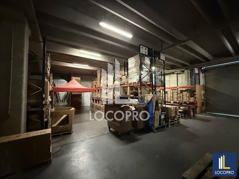 Location local d''activites 2600 m² non divisibles