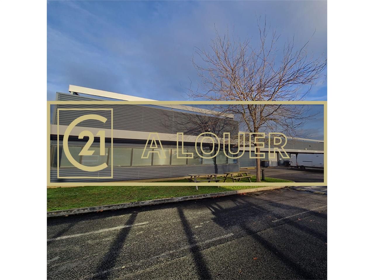 Location local 1440.00 m² à IFS