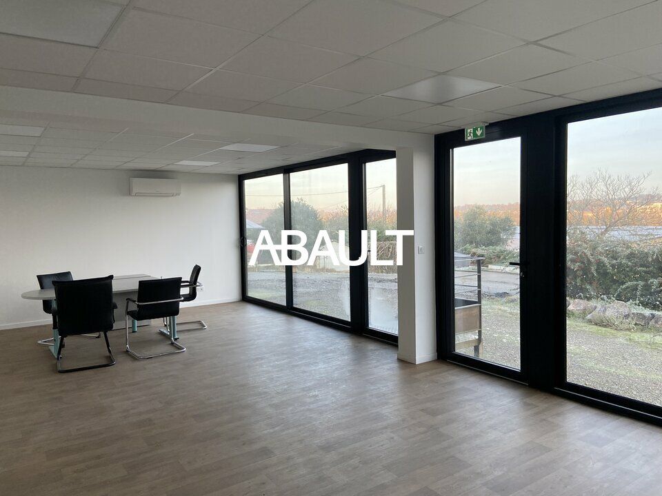 A LOUER MONTRABE  - Local d'activités d'une surface d'environ 220 m²