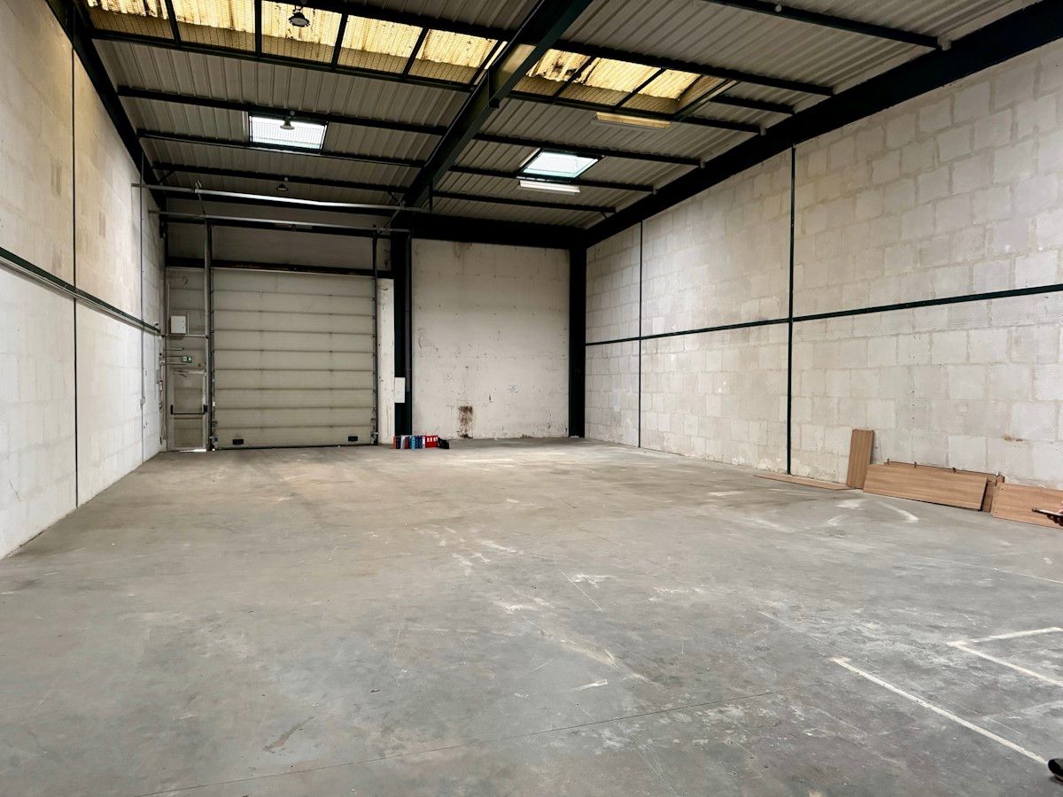 Location local d''activites 251 m² non divisibles