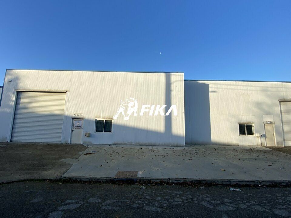 Location local d''activites 1560 m² divisibles à partir de 720 m²