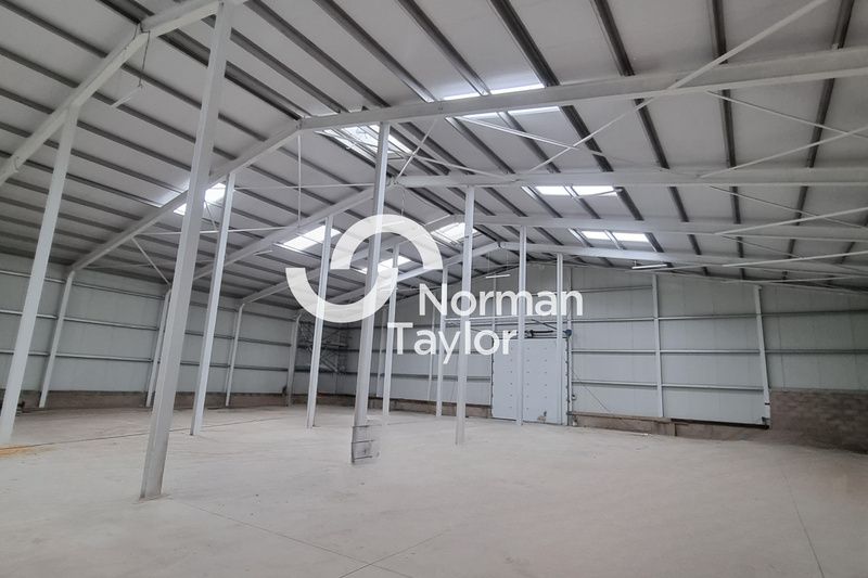 Location local d''activites 1140 m² non divisibles