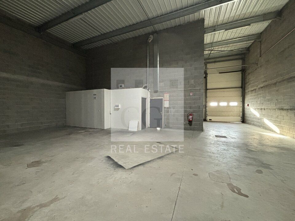 Location local d''activites 564 m² divisibles à partir de 282 m²