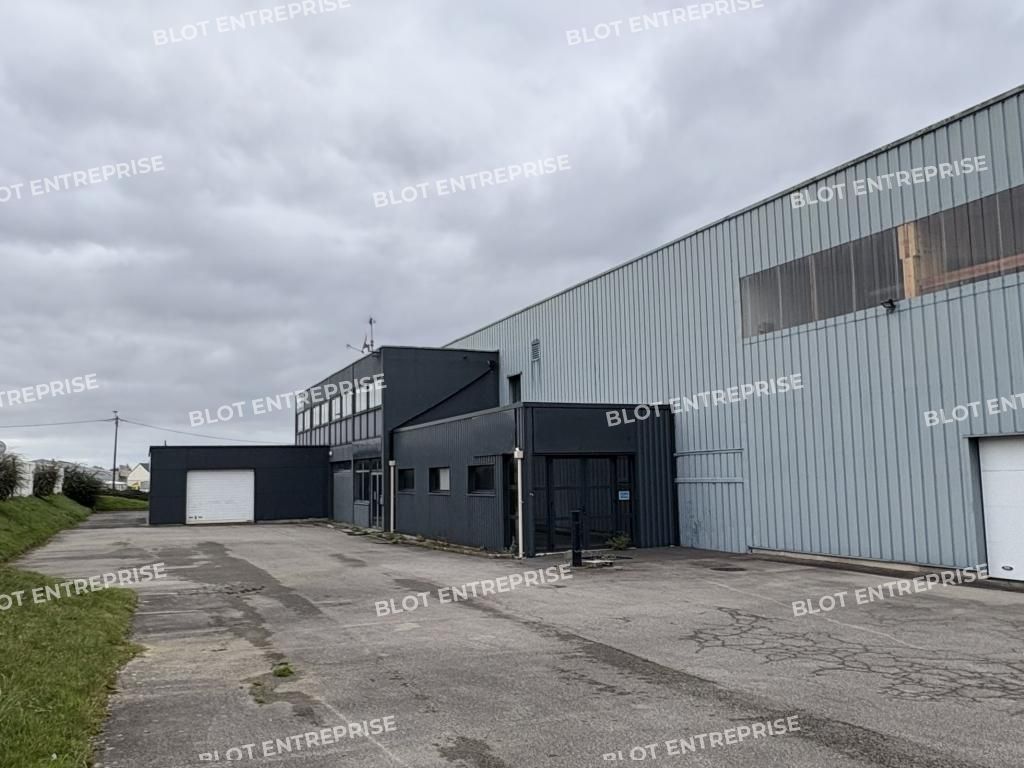 Location entrepôts 1600 m² non divisibles