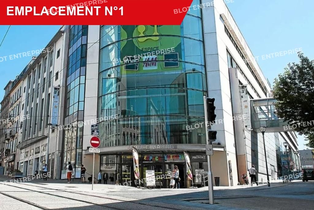 Location local commercial 313 m² non divisibles