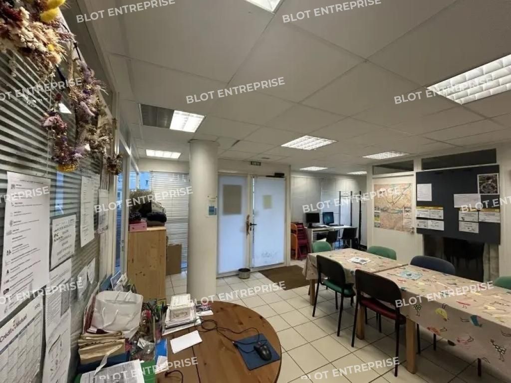Location local commercial 172 m² non divisibles