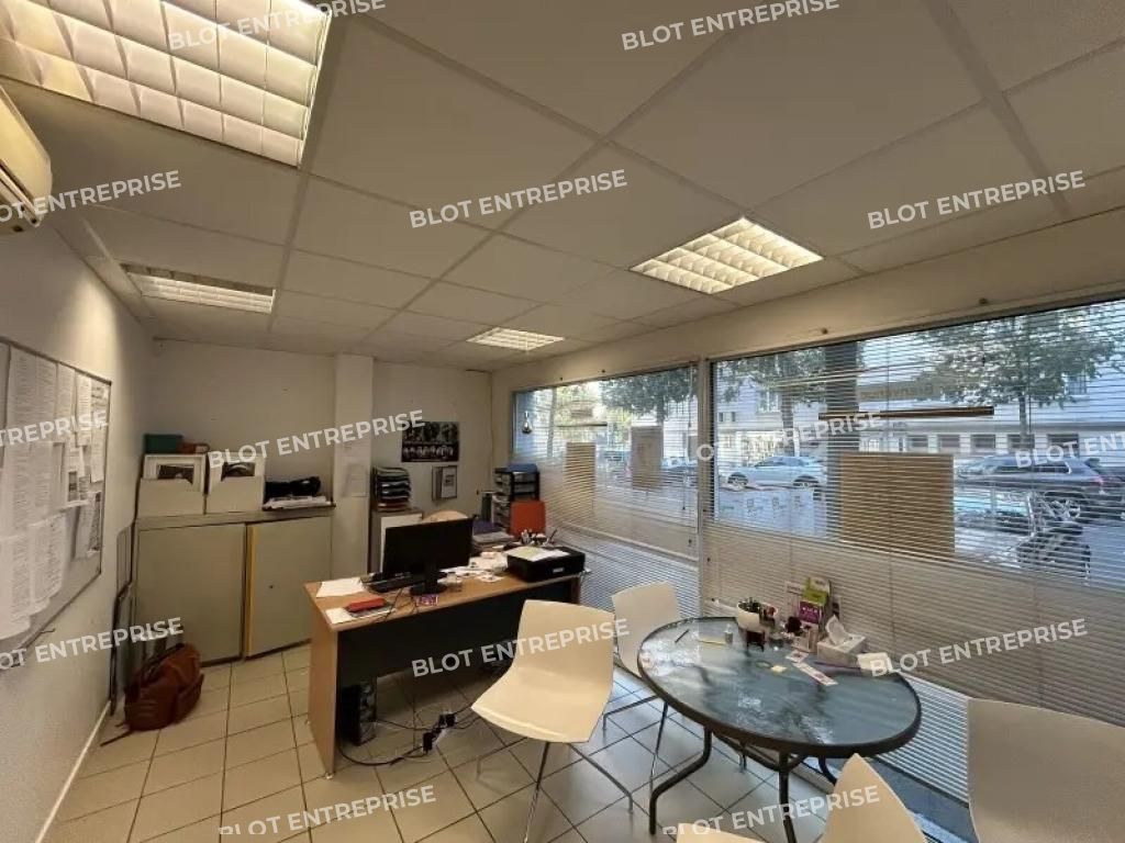 Location local commercial 172 m² non divisibles