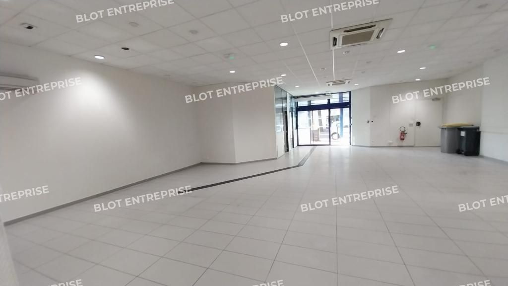 Vente local commercial 205 m² non divisibles