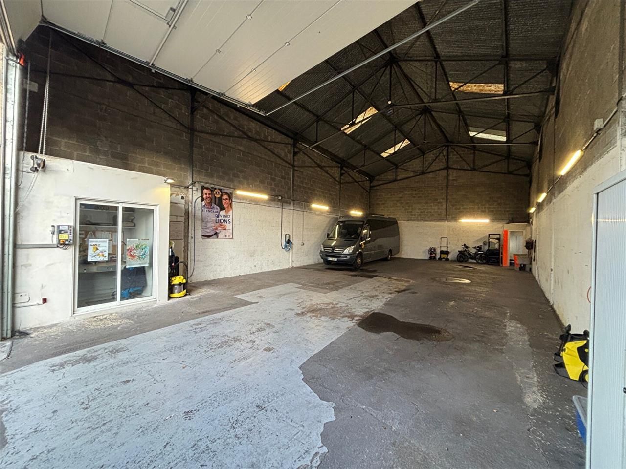 Vente local 175.00 m² à LIMOGES