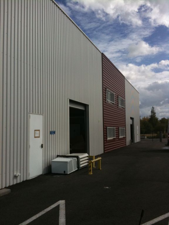 Location local 572 m² à Beychac-et-Caillau