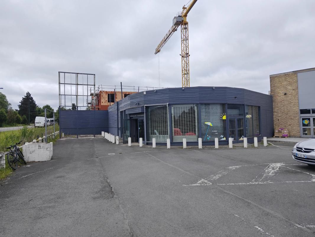 Location entrepôts 750 m² non divisibles