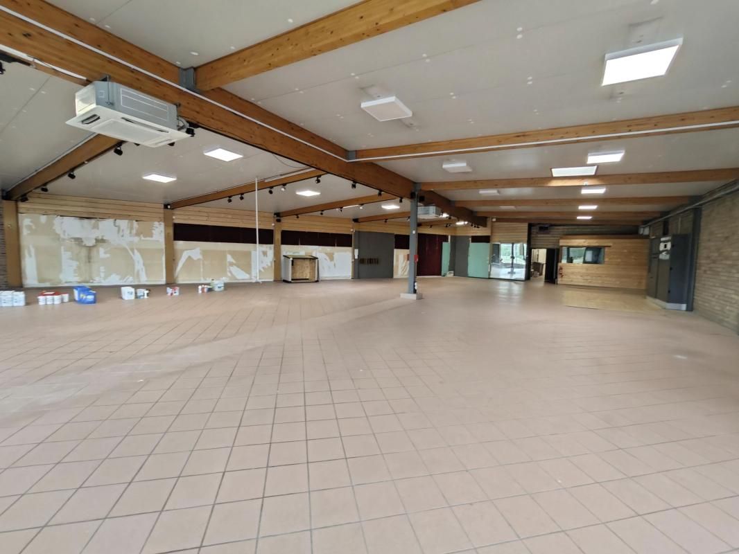 Location entrepôts 750 m² non divisibles