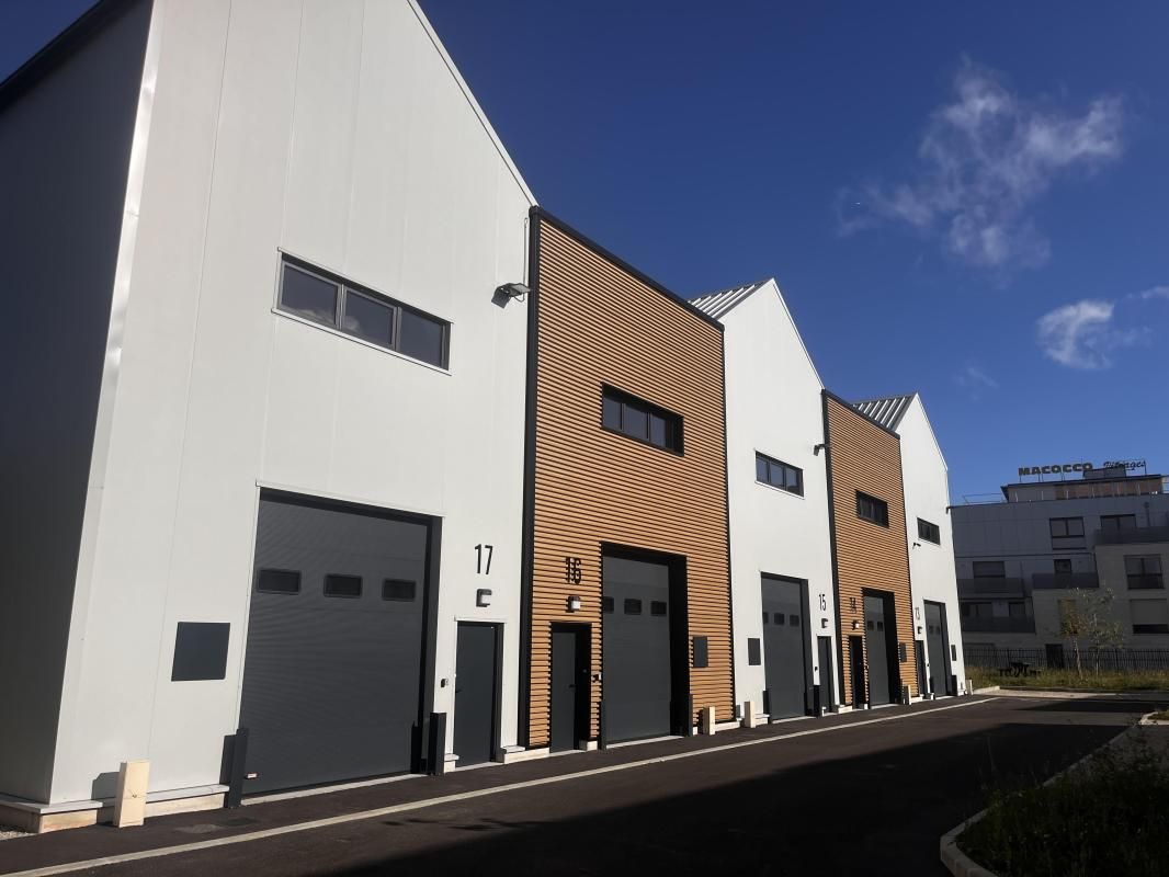 Location entrepôts 1840 m² divisibles à partir de 130 m²