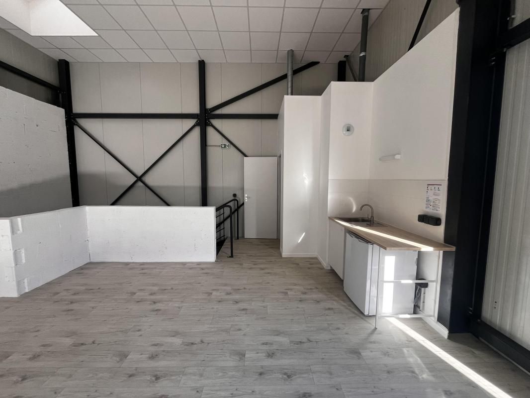 Location entrepôts 1840 m² divisibles à partir de 130 m²