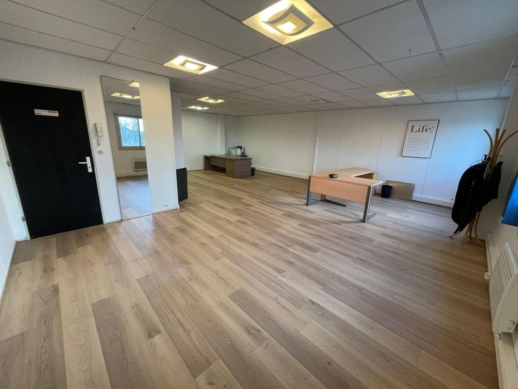 Location bureaux 65 m² non divisibles