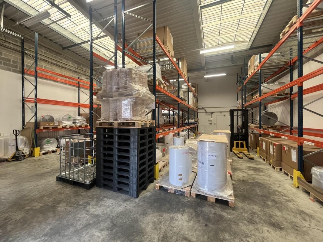 Location entrepôts 244 m² non divisibles