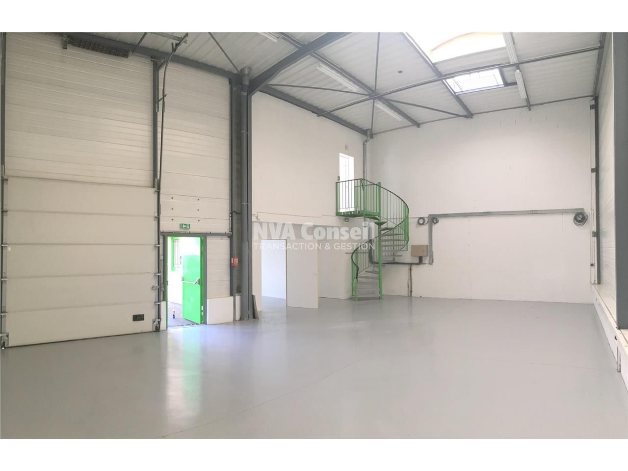 Location local d''activités 148 m² à Taverny