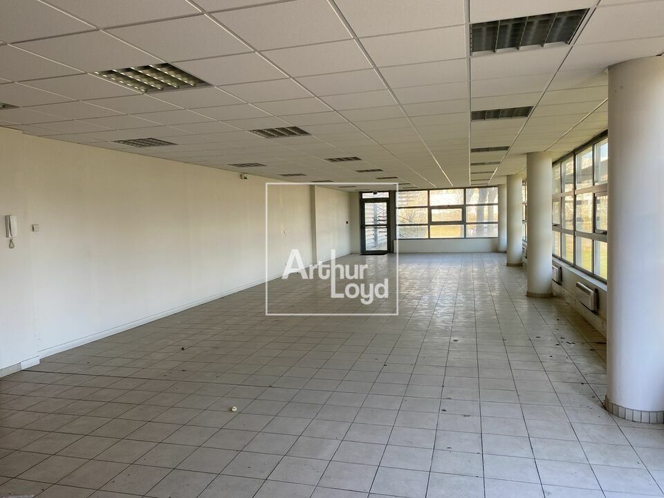 Belles cellules d' activité à louer - COMBS LA VILLE