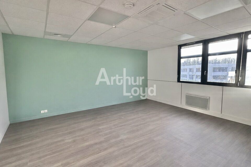 À LOUER – BUREAUX LUMINEUX À TECHNOLAC