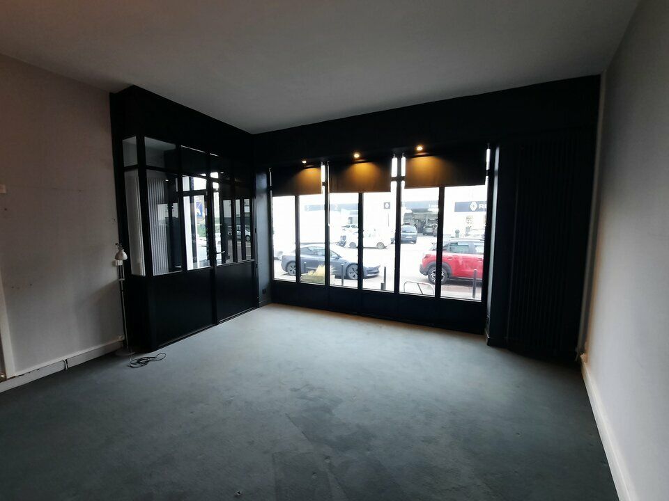 A VENDRE OU A LOUER - VISIBILITE AXE PASSANT.