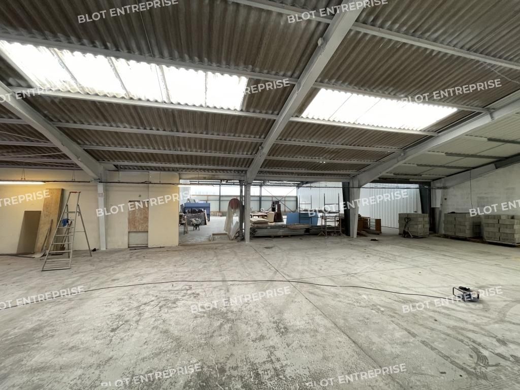 Location entrepôts 1020 m² non divisibles