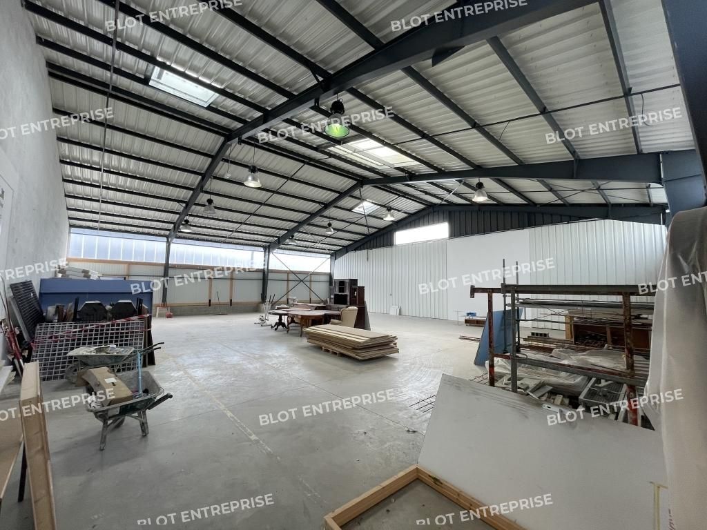Location entrepôts 1020 m² non divisibles