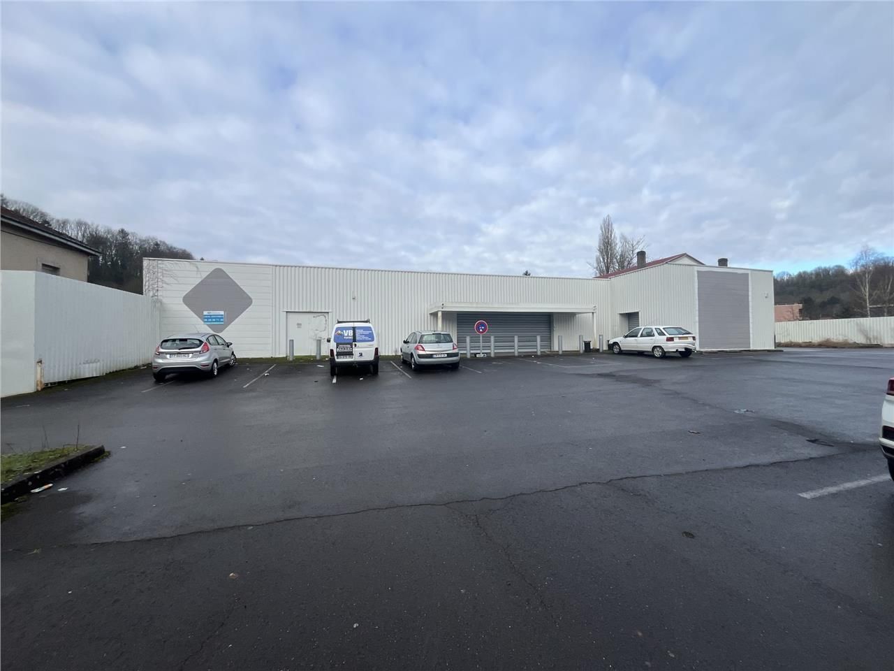Location local commercial 1442 m² à Longuyon