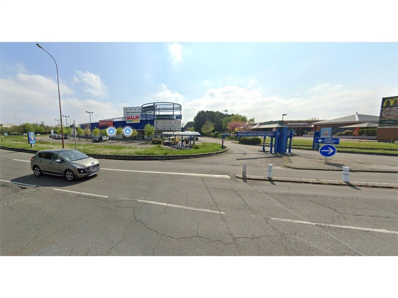 Location local commercial 1203 m² à Maurepas
