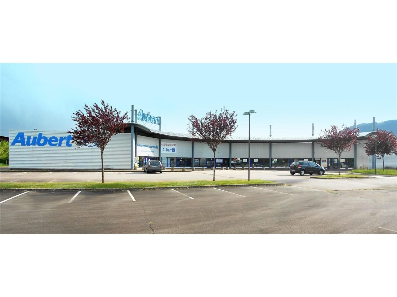 Location local commercial 655 m² à Sainte-Marguerite