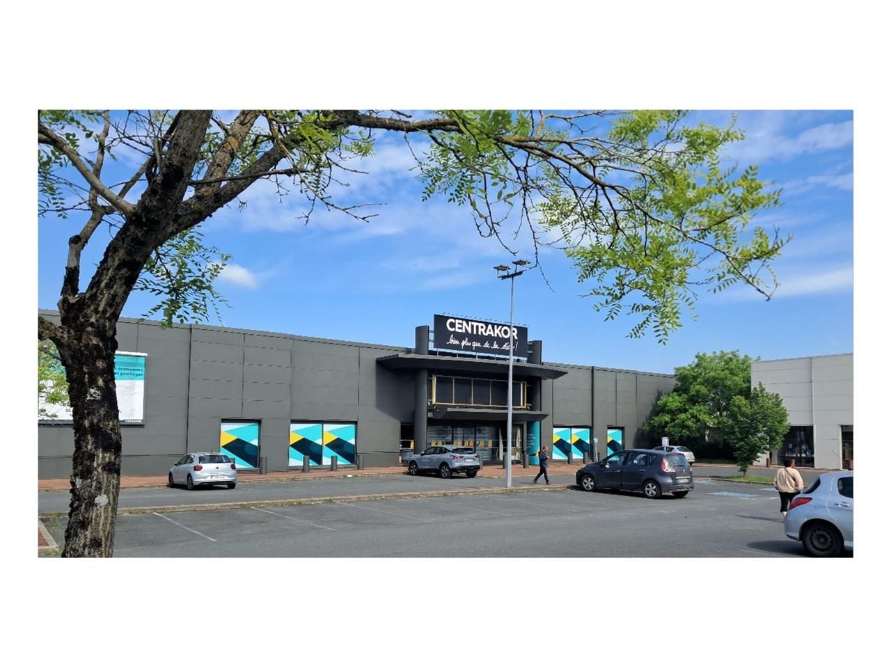 Location local commercial 1837 m² à Saint-Maur