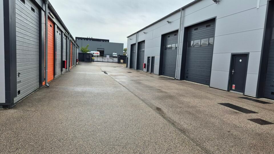 Location local d''activites 145 m² non divisibles