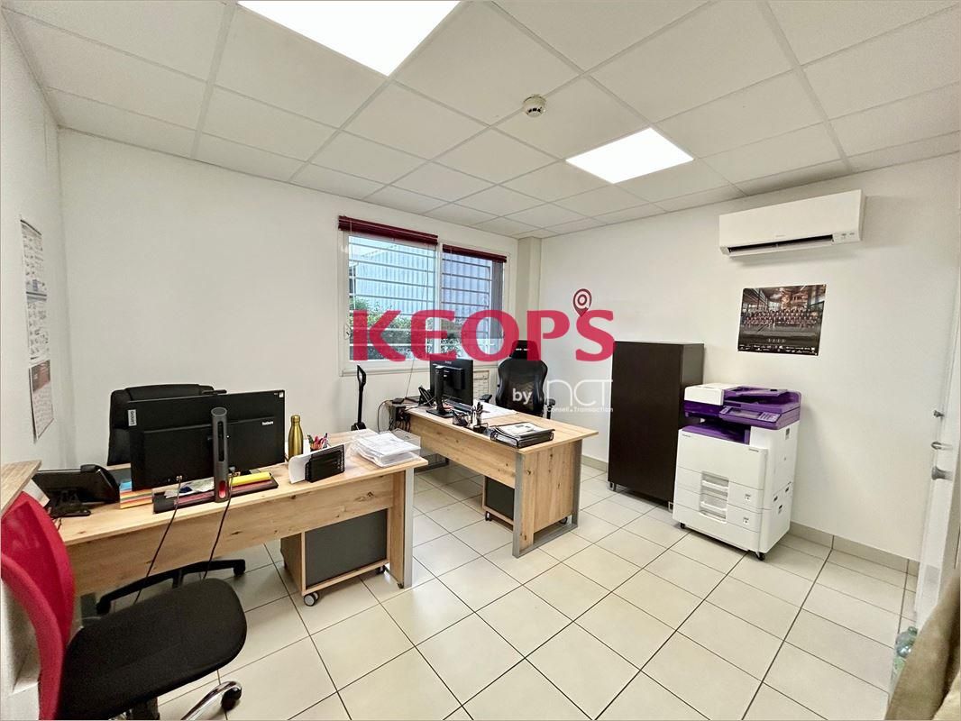 Location Bureaux récents 65 m² non divisibles