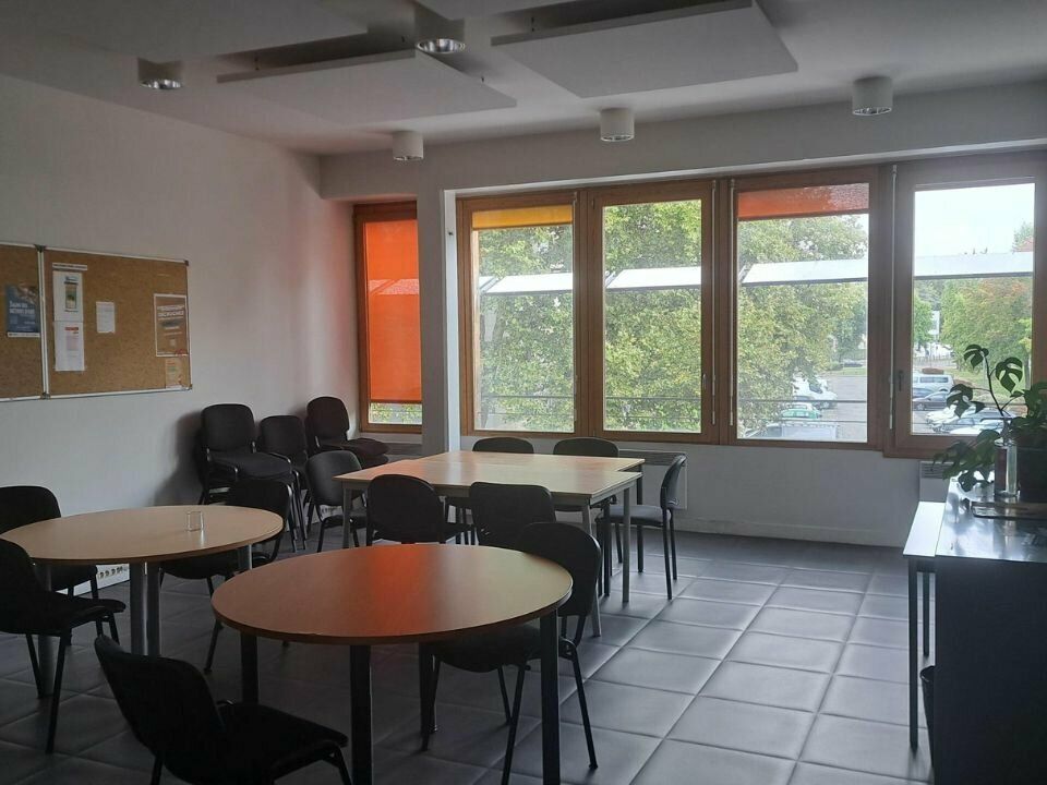 Ateliers de 53 m² à louer à Chennevières sur Marme (94)