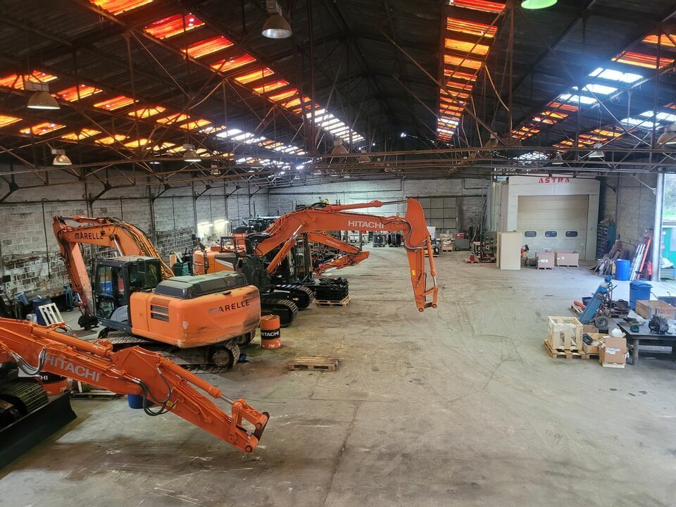 ENSEMBLE INDUSTRIEL/ARTISANAL SUR TRES GRAND TERRAIN AUX PORTES DE ROUEN.