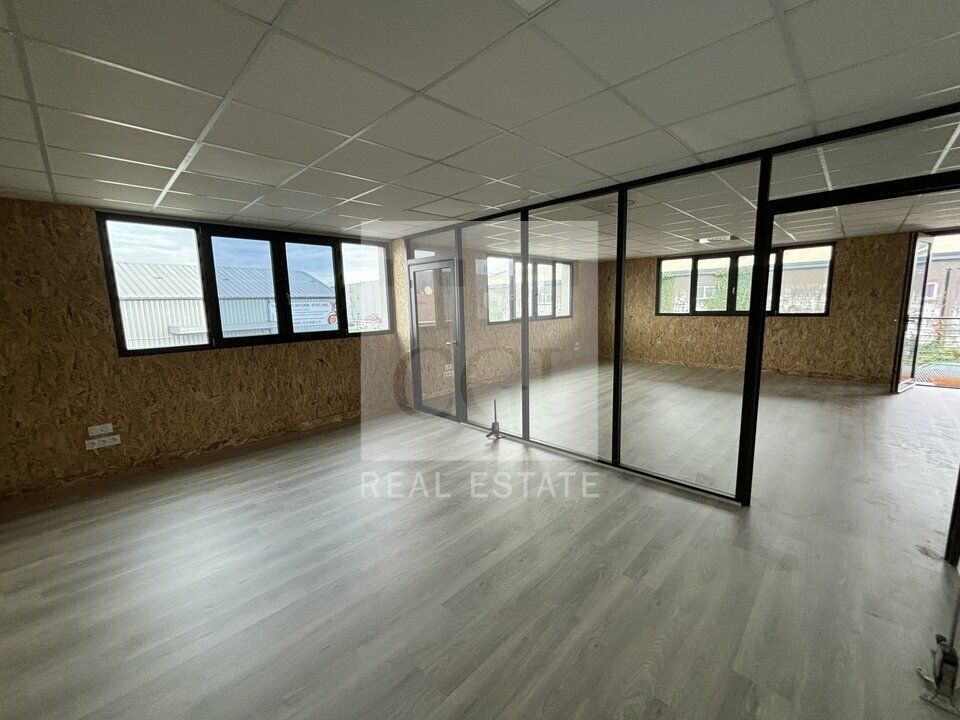 À LOUER – BUREAUX ENTIEREMENT RÉNOVÉS DE 94 m² – SAINT-LAURENT-DE-MURE