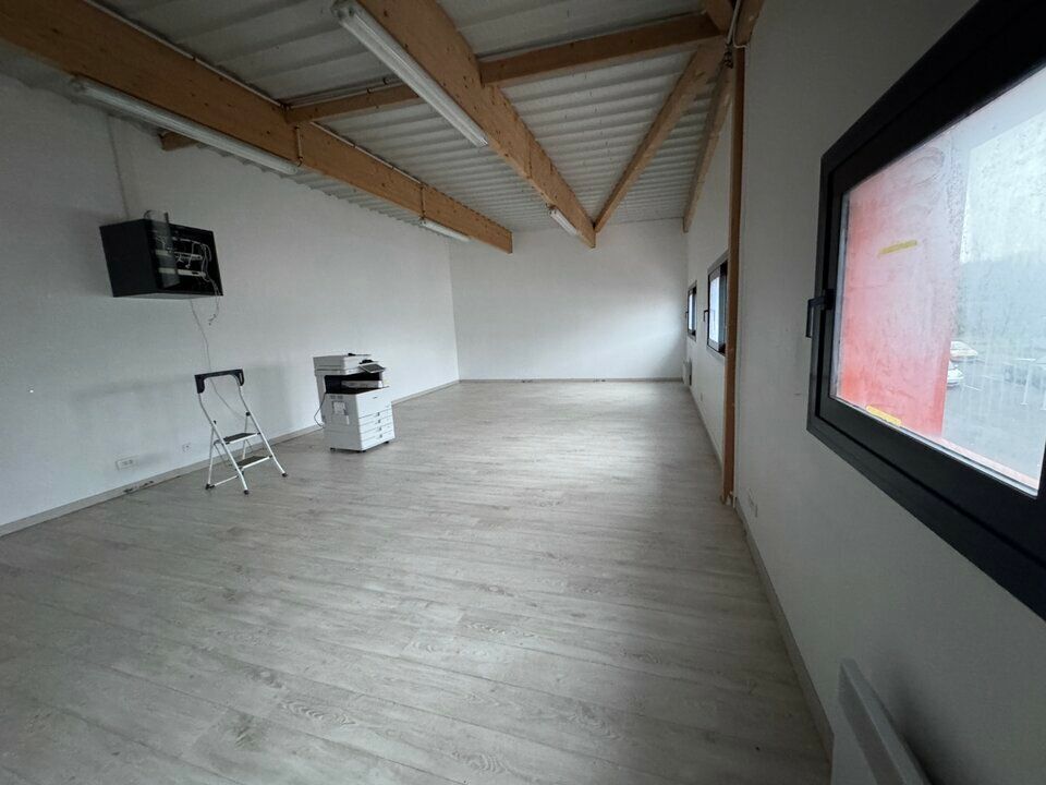 Location local d''activites 200 m² non divisibles