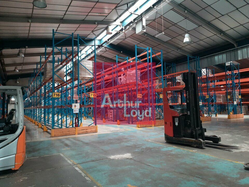 COURNON ZI A LOUER ENTREPOT  3072 M²