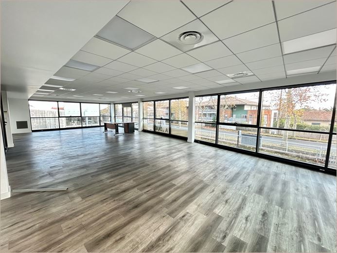 Location Bureaux récents 100 m² non divisibles