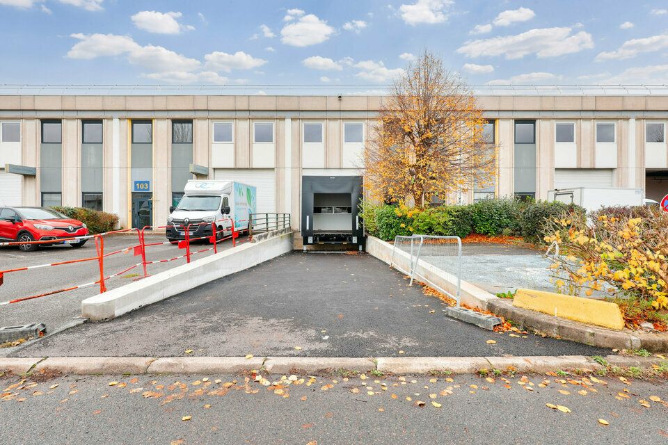 Location entrepot 2608 m² non divisibles