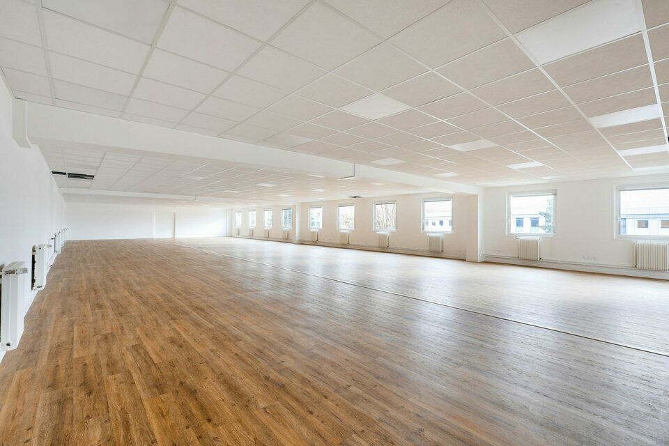 France Locaux vous propose un entrepôt au sein d'une zone d'activité sécurisée à louer sur l'avenue Louis Roche à Gennevilliers à proximité des quais de Seine et l'A86.