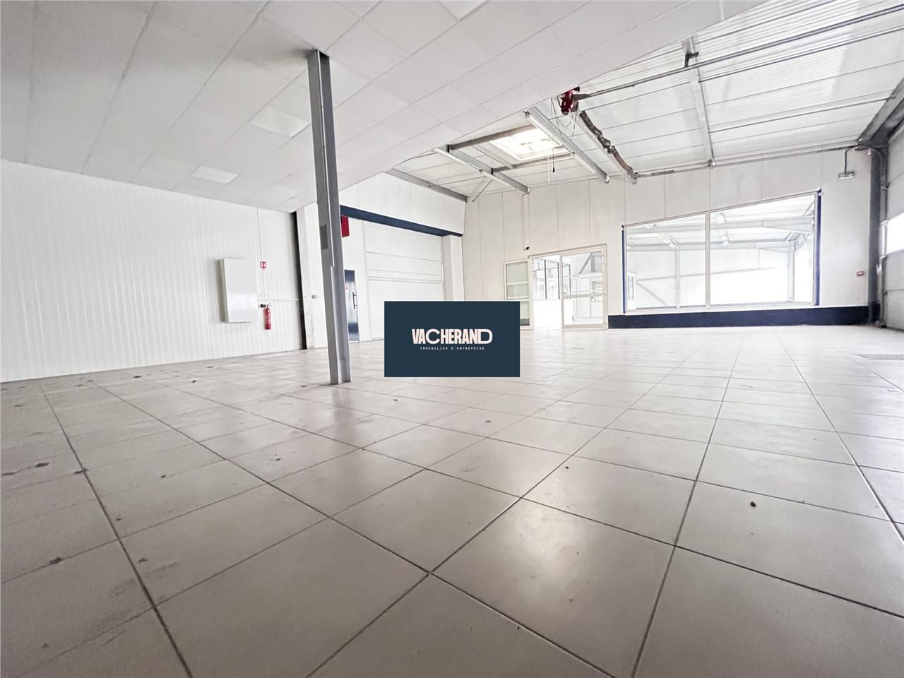 Vente local commercial 929 m² à Annoeullin