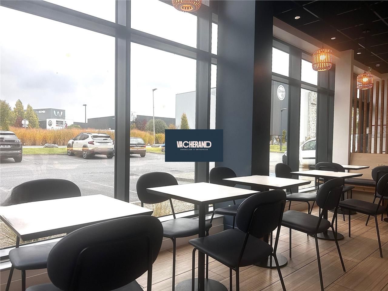 Location local commercial 190 m² à Lesquin