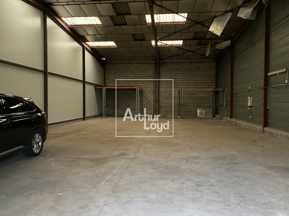 Vente local d''activites 245 m² non divisibles